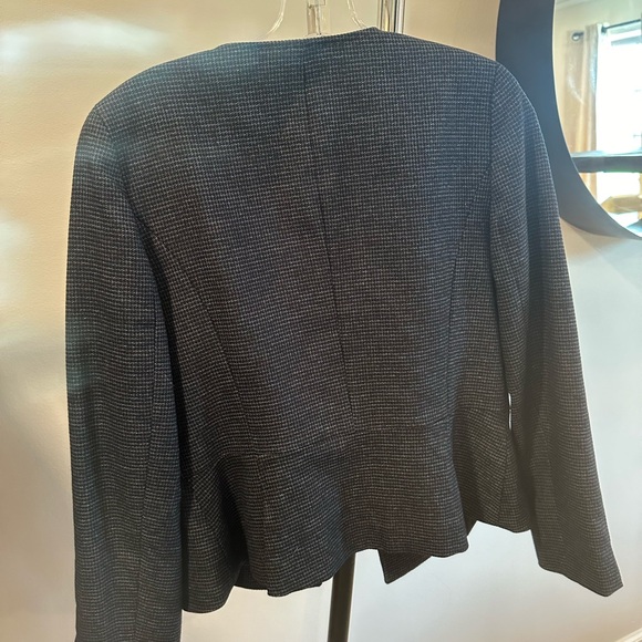 Navy Ann Taylor blazer with white striping, size 4! - Picture 3 of 3